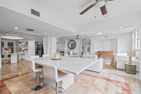 Copropriété à vendre à Miami, Floride: 3 chambres, 258.55 m2 № 1946482 - photo 14