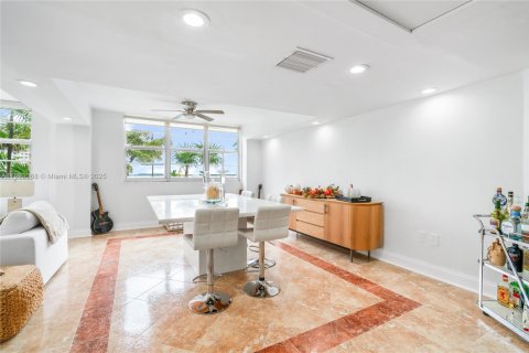 Copropriété à vendre à Miami, Floride: 3 chambres, 258.55 m2 № 1946482 - photo 7
