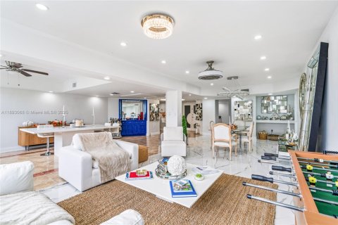 Copropriété à vendre à Miami, Floride: 3 chambres, 258.55 m2 № 1946482 - photo 24