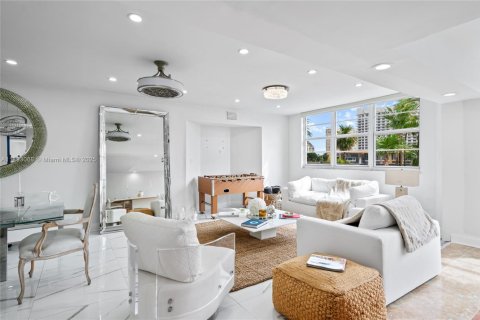 Copropriété à vendre à Miami, Floride: 3 chambres, 258.55 m2 № 1946482 - photo 10