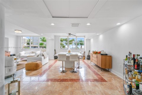 Copropriété à vendre à Miami, Floride: 3 chambres, 258.55 m2 № 1946482 - photo 6