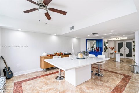 Copropriété à vendre à Miami, Floride: 3 chambres, 258.55 m2 № 1946482 - photo 18