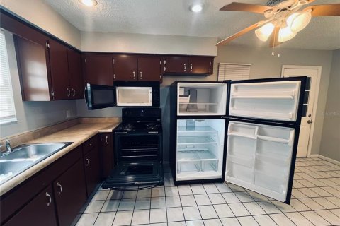 Villa ou maison à louer à Zephyrhills, Floride: 2 chambres, 101.45 m2 № 2229749 - photo 8
