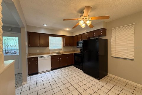 Villa ou maison à louer à Zephyrhills, Floride: 2 chambres, 101.45 m2 № 2229749 - photo 10