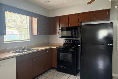 Villa ou maison à louer à Zephyrhills, Floride: 2 chambres, 101.45 m2 № 2229749 - photo 7
