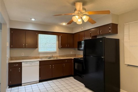 Villa ou maison à louer à Zephyrhills, Floride: 2 chambres, 101.45 m2 № 2229749 - photo 9