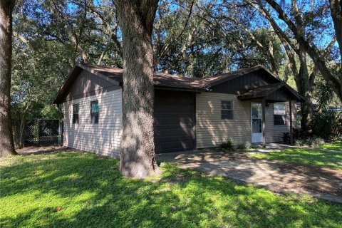 Villa ou maison à louer à Zephyrhills, Floride: 2 chambres, 101.45 m2 № 2229749 - photo 2