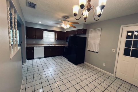 Villa ou maison à louer à Zephyrhills, Floride: 2 chambres, 101.45 m2 № 2229749 - photo 6