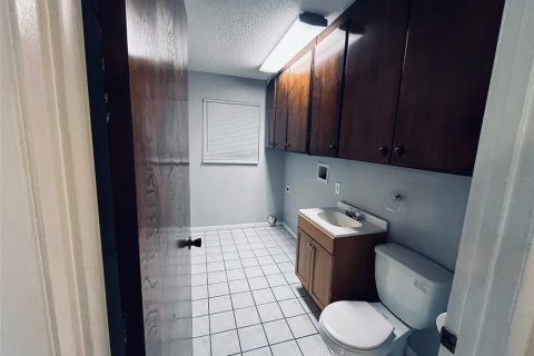 Villa ou maison à louer à Zephyrhills, Floride: 2 chambres, 101.45 m2 № 2229749 - photo 29