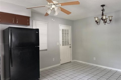 Villa ou maison à louer à Zephyrhills, Floride: 2 chambres, 101.45 m2 № 2229749 - photo 11
