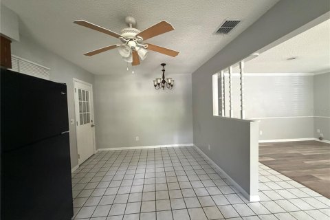 Villa ou maison à louer à Zephyrhills, Floride: 2 chambres, 101.45 m2 № 2229749 - photo 13