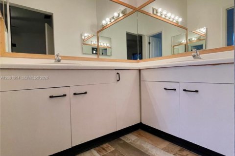 Townhouse in Pembroke Pines, Florida 2 bedrooms, 90.67 sq.m. № 2066838 - photo 11