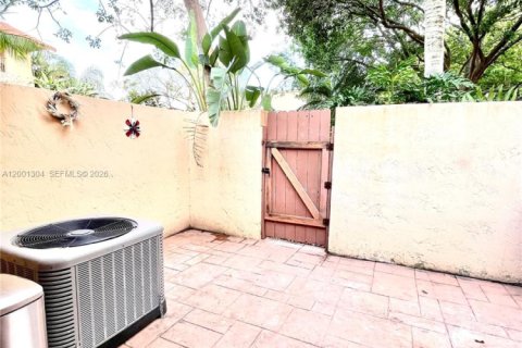 Townhouse in Pembroke Pines, Florida 2 bedrooms, 90.67 sq.m. № 2066838 - photo 4