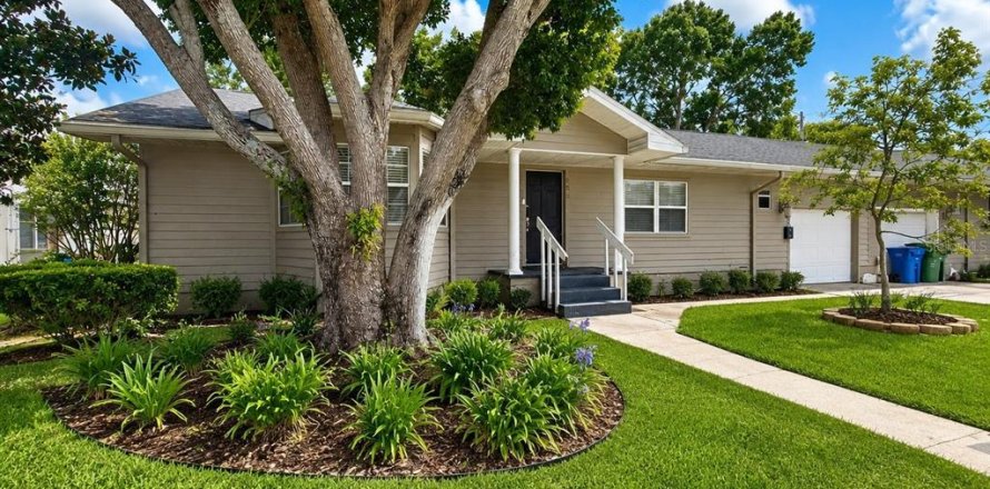 Apartment in Winter Haven, Florida 3 bedrooms, 137.87 sq.m. № 2196035