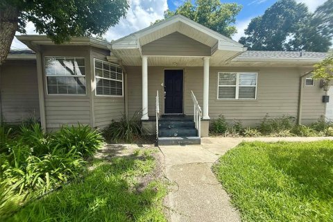 Apartment in Winter Haven, Florida 3 bedrooms, 137.87 sq.m. № 2196035 - photo 3