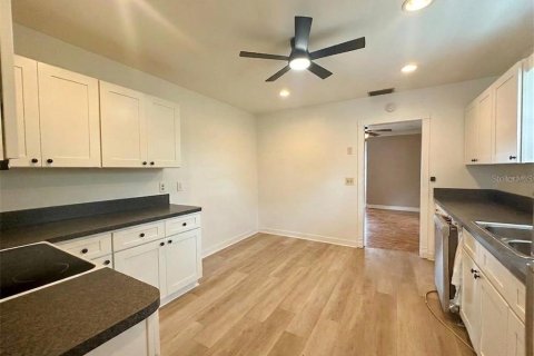 Apartment in Winter Haven, Florida 3 bedrooms, 137.87 sq.m. № 2196035 - photo 10