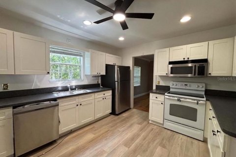 Apartment in Winter Haven, Florida 3 bedrooms, 137.87 sq.m. № 2196035 - photo 9