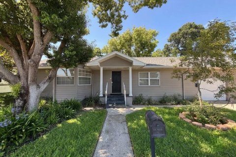 Apartment in Winter Haven, Florida 3 bedrooms, 137.87 sq.m. № 2196035 - photo 2