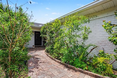 House in Tampa, Florida 3 bedrooms, 265.33 sq.m. № 2116115 - photo 5