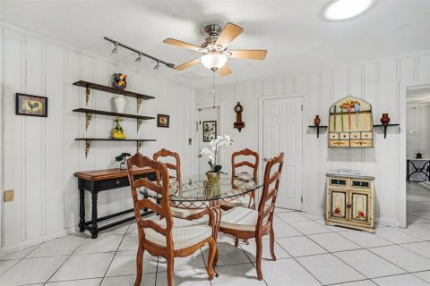 House in Tampa, Florida 3 bedrooms, 265.33 sq.m. № 2116115 - photo 11