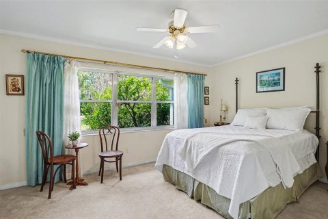 House in Tampa, Florida 3 bedrooms, 265.33 sq.m. № 2116115 - photo 16