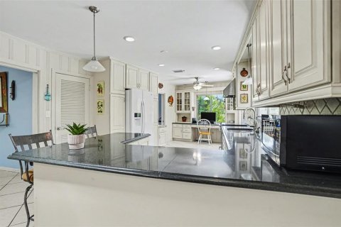 House in Tampa, Florida 3 bedrooms, 265.33 sq.m. № 2116115 - photo 13