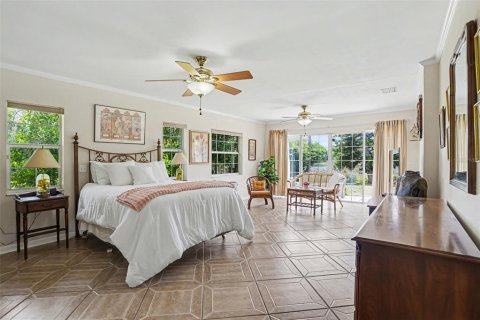 House in Tampa, Florida 3 bedrooms, 265.33 sq.m. № 2116115 - photo 14