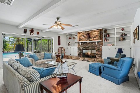 House in Tampa, Florida 3 bedrooms, 265.33 sq.m. № 2116115 - photo 10