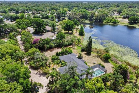 House in Tampa, Florida 3 bedrooms, 265.33 sq.m. № 2116115 - photo 27