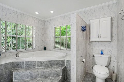 House in Tampa, Florida 3 bedrooms, 265.33 sq.m. № 2116115 - photo 21
