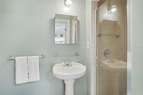 House in Tampa, Florida 3 bedrooms, 265.33 sq.m. № 2116115 - photo 23