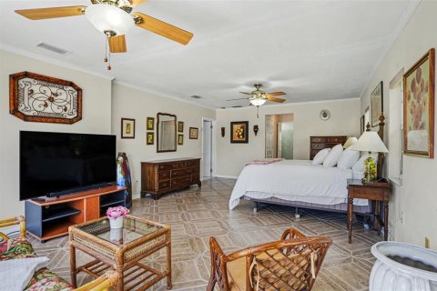 House in Tampa, Florida 3 bedrooms, 265.33 sq.m. № 2116115 - photo 15
