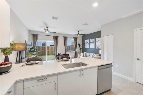 Adosado en venta en Homestead, Florida, 3 dormitorios, 143.53 m2 № 2031347 - foto 16