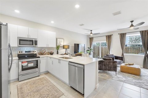 Adosado en venta en Homestead, Florida, 3 dormitorios, 143.53 m2 № 2031347 - foto 12