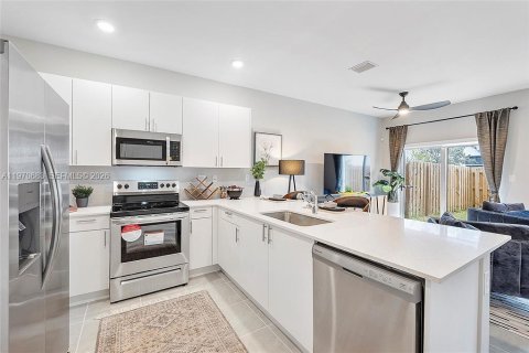 Adosado en venta en Homestead, Florida, 3 dormitorios, 143.53 m2 № 2031347 - foto 14