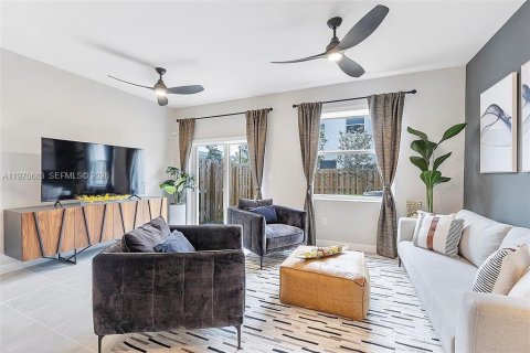 Adosado en venta en Homestead, Florida, 3 dormitorios, 143.53 m2 № 2031347 - foto 18