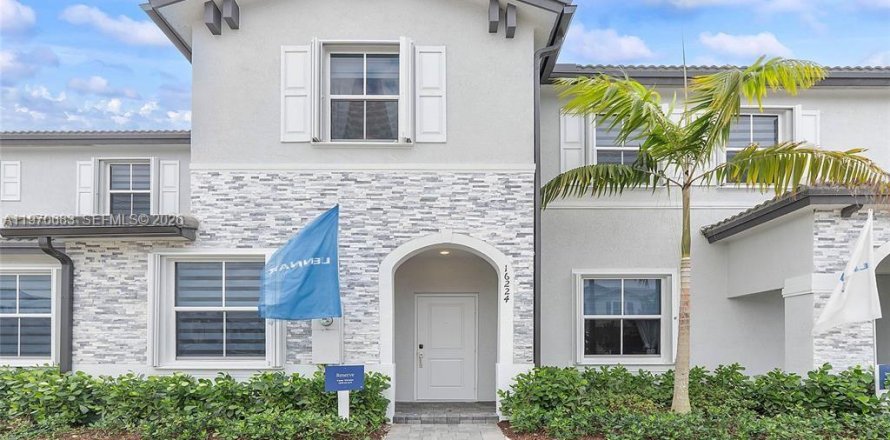 Adosado en Homestead, Florida 3 dormitorios, 143.53 m2 № 2031347