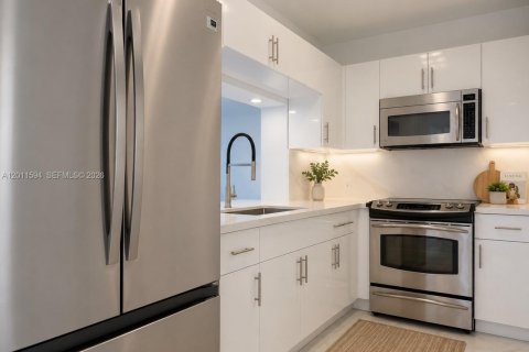 Adosado en alquiler en Miami, Florida, 2 dormitorios, 159.7 m2 № 2076122 - foto 3