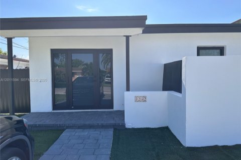 Adosado en alquiler en Miami, Florida, 2 dormitorios, 159.7 m2 № 2076122 - foto 9