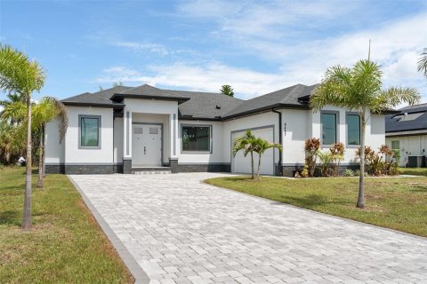 Casa en Port Charlotte, Florida 3 dormitorios, 156.82 m2 № 2232631