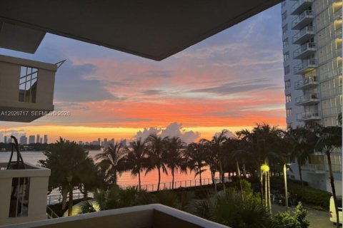 Studio à Condo à Miami Beach, Floride  № 2243309