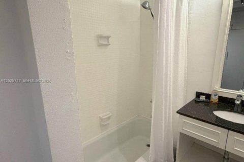 Copropriété à louer à Miami Beach, Floride: 50.17 m2 № 2243309 - photo 13