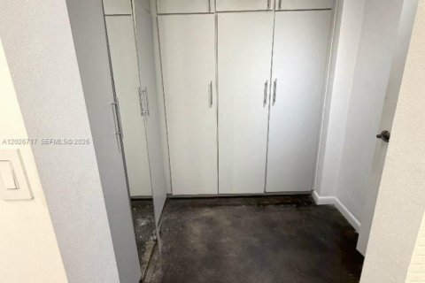 Copropriété à louer à Miami Beach, Floride: 50.17 m2 № 2243309 - photo 15