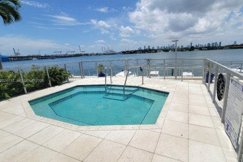 Copropriété à louer à Miami Beach, Floride: 50.17 m2 № 2243309 - photo 19