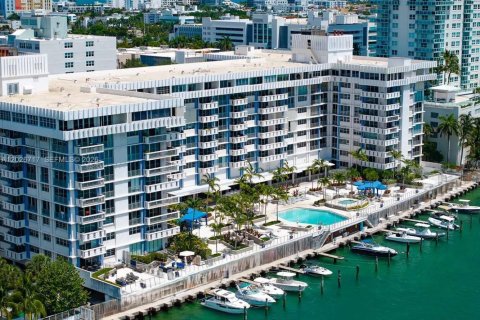 Copropriété à louer à Miami Beach, Floride: 50.17 m2 № 2243309 - photo 2