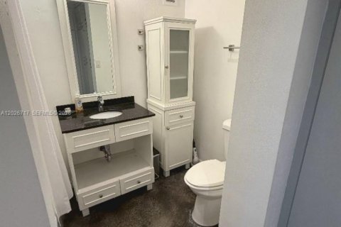 Copropriété à louer à Miami Beach, Floride: 50.17 m2 № 2243309 - photo 12
