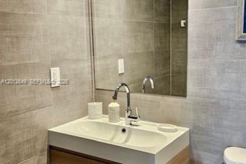 Снять в аренду кондоминиум в Холливуд, Флорида 1 спальня, 81.2м2, № 2145706 - фото 9
