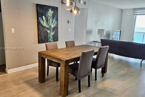 Снять в аренду кондоминиум в Холливуд, Флорида 1 спальня, 81.2м2, № 2145706 - фото 4