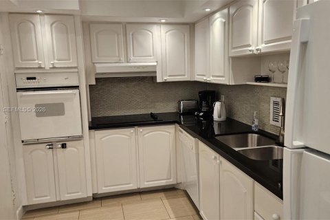 Снять в аренду кондоминиум в Холливуд, Флорида 1 спальня, 81.2м2, № 2145706 - фото 6