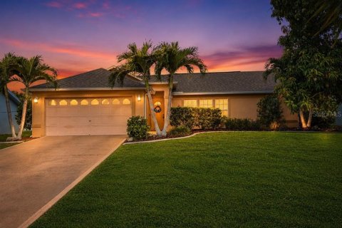 Villa ou maison à Cape Coral, Floride 3 chambres, 134.89 m2 № 2113608